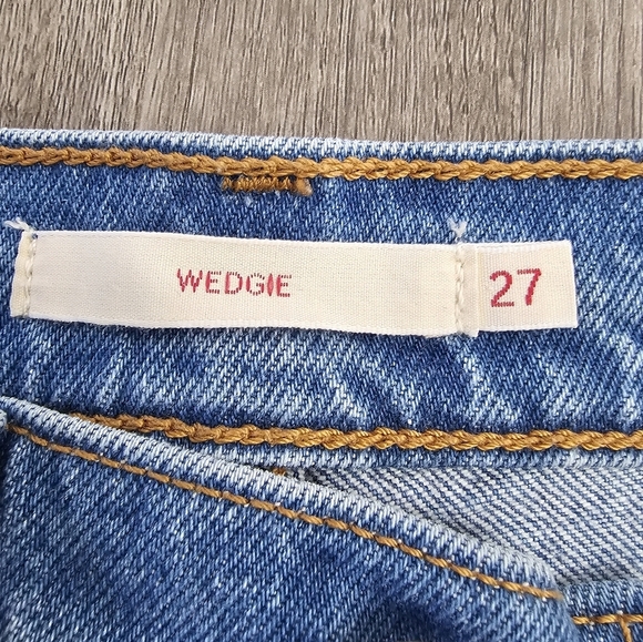 Levi's Premium Wedgie Jeans Distressed Knee‎ Size 27 - Picture 6 of 12